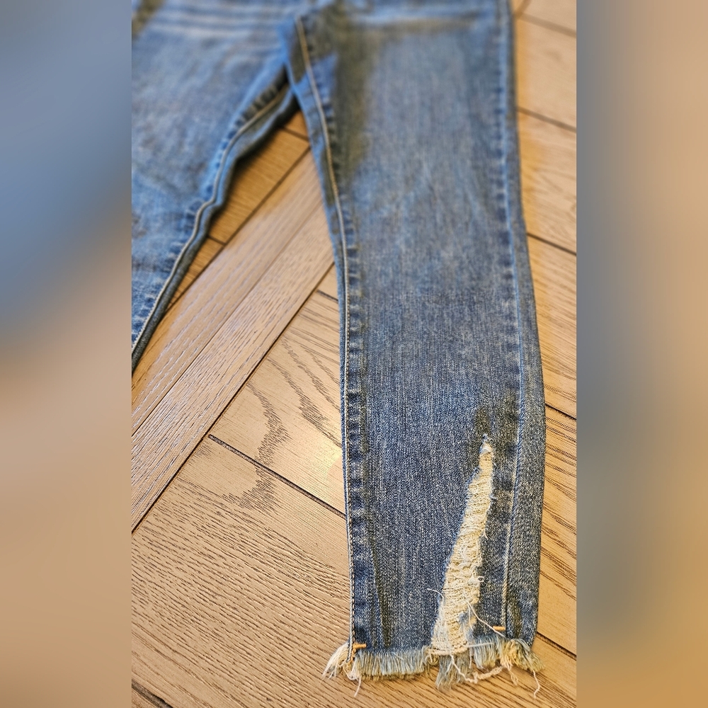 Distressed Jeans - Picture 6 of 15